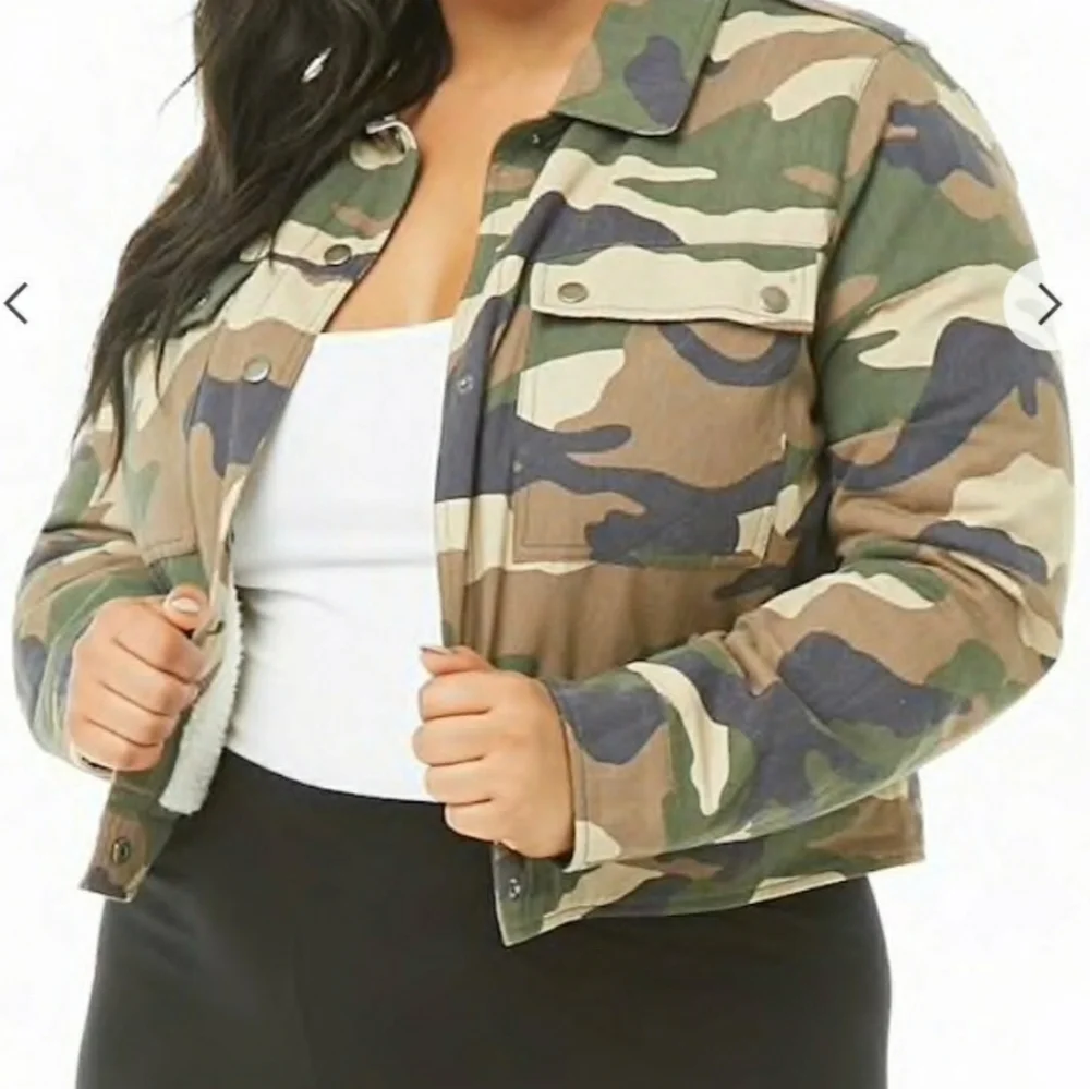 NWT Camo Cropped Forever 21 Jacket XXL - Picture 3 of 7